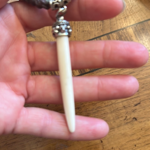 adjustable knotted necklace with carved bone pendant - Picture 3 of 3